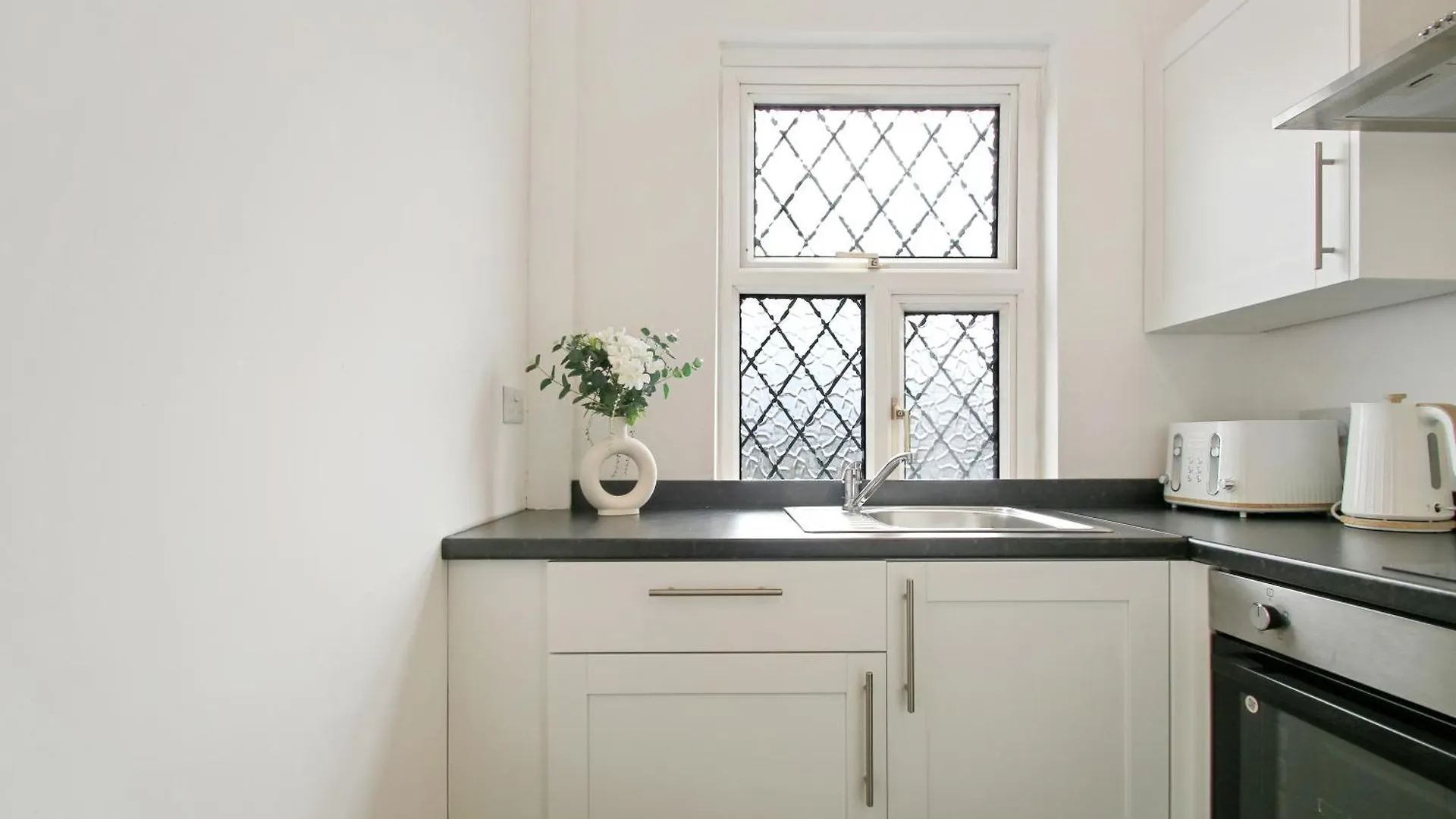 Home In Woodhouse, Leeds,Free 4 Car Parking,Free Wifi